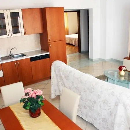 Miro Apartman *